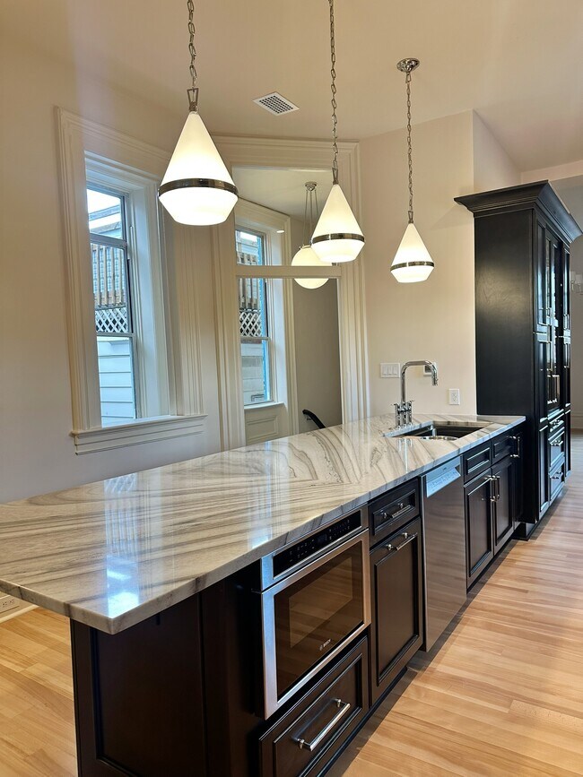 Photo - 1819 Sarah St