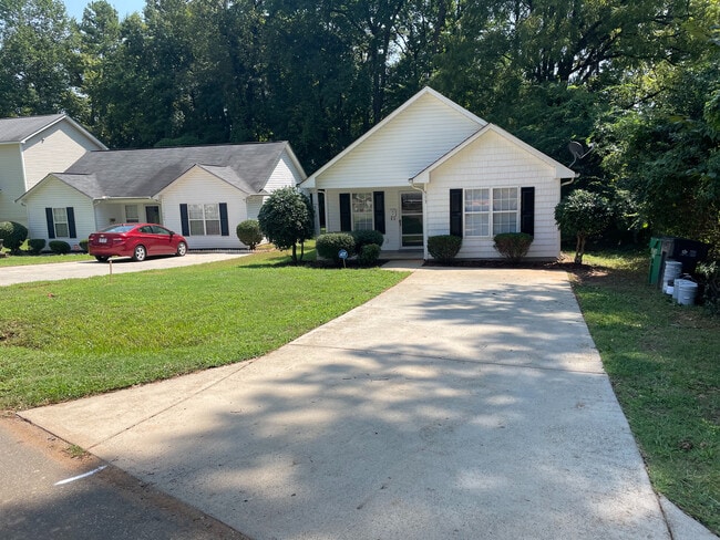 Photo - Room in House on Tennyson Dr