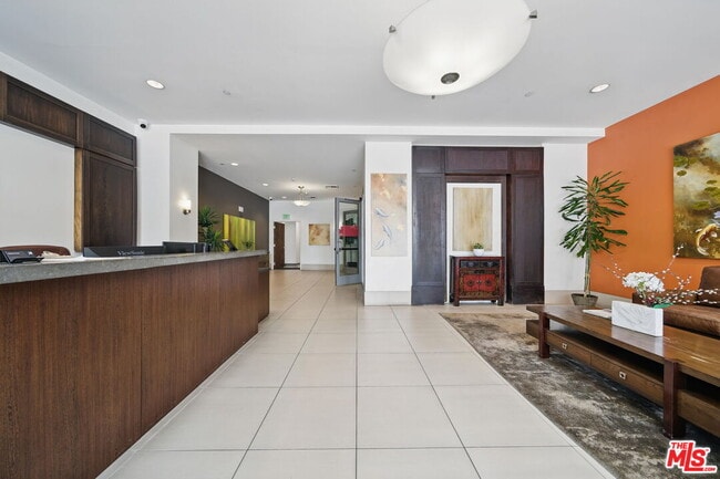 Photo - 3223 W 6th St Unidad 406