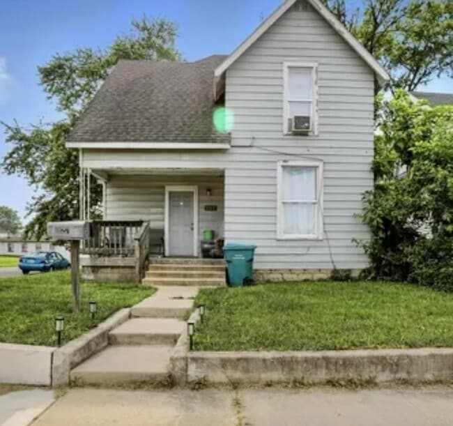 Building Photo - 1127 S 18th St Unit 1127 S 18th Street