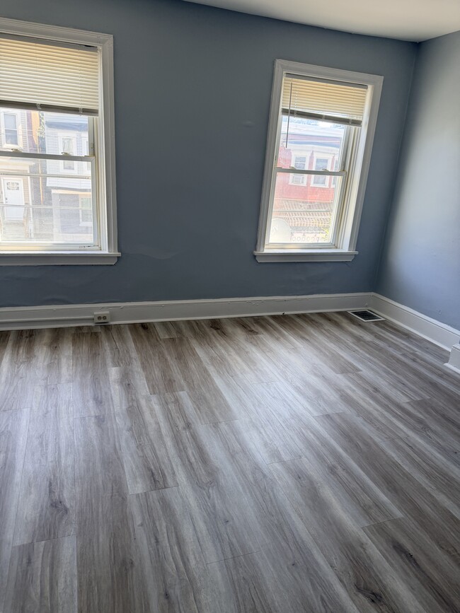 Photo - 100 W 24th St