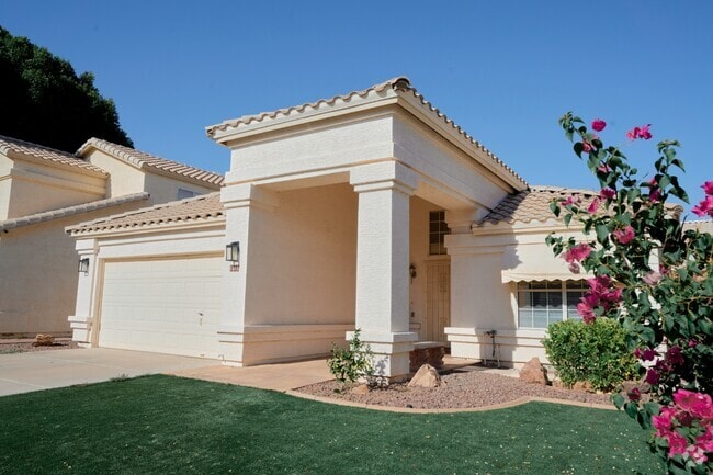 Building Photo - 1317 N Palmsprings Dr Rental