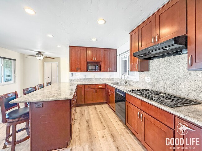 Photo - Beautiful 4Bd/2Ba Located in UTC!