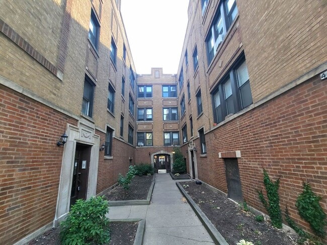 Photo - 4222 N Clark St Condo Unit 4