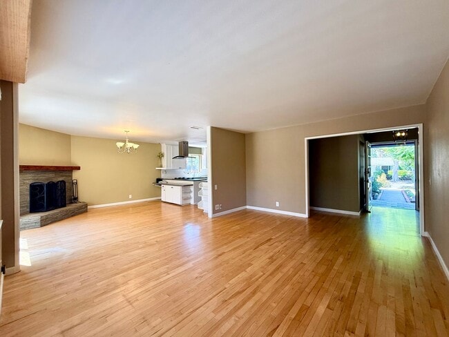 74 San Dimas Ave