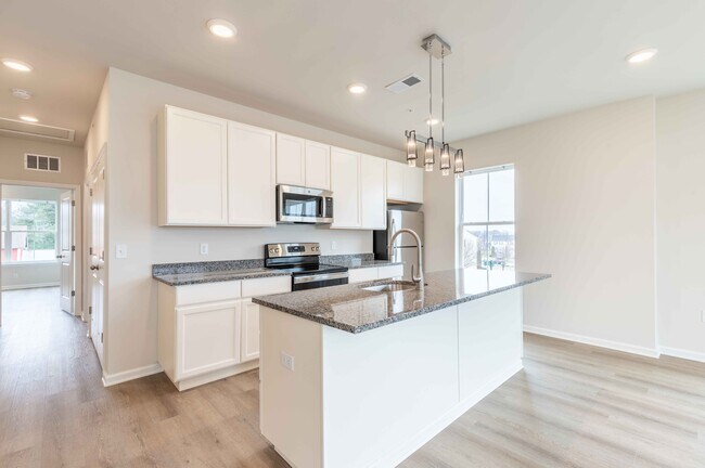 Building Photo - Sadsbury Square Rental