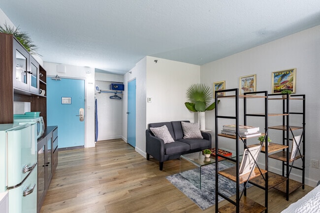 STUDIO, 1BA - 400SF - Living Room - Chateau Mar Golf Resort Apartments