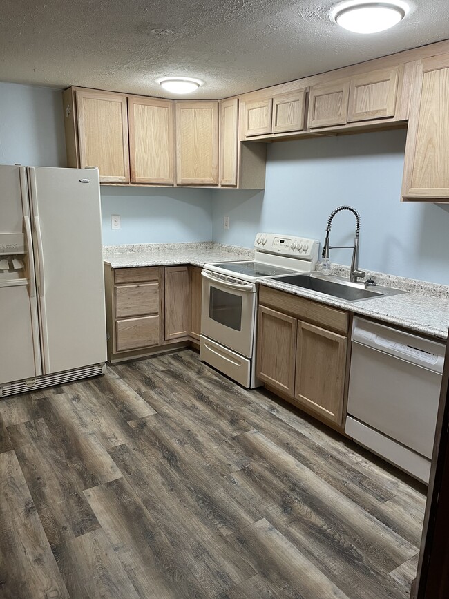 Kitchen - 1133 Bingham Ave Townhome