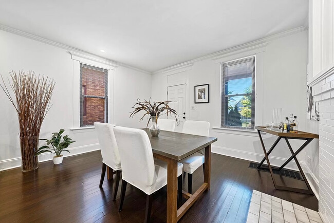 Photo - 854 Summit St