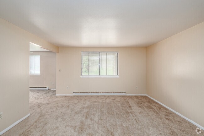 1BR, 1BA - 700SF - Living Room - Deerfield Estates