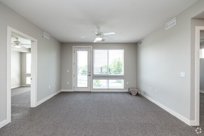 2 habitaciones, 2 baños - 1178 pies cuadrados - Stonecrest - Sala de estar - Residences at 62W