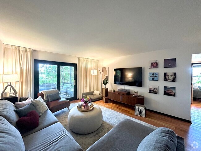 Building Photo - 4425 Westlawn Dr Unit C200 Rental