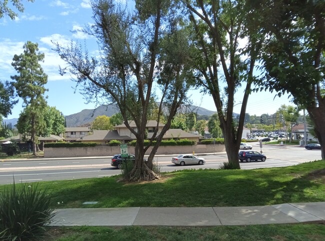 Building Photo - 28947 Thousand Oaks Blvd Unit 115