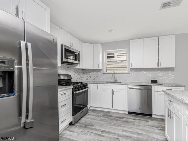 Photo - 282 W Runyon St
