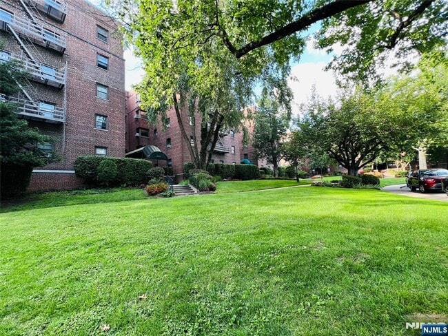 2333 Hudson Terrace Unidad D4