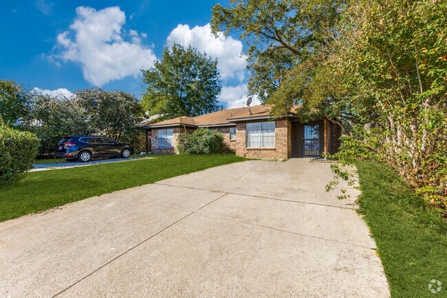 Building Photo - Dynamite Duplex in Arlington Rental