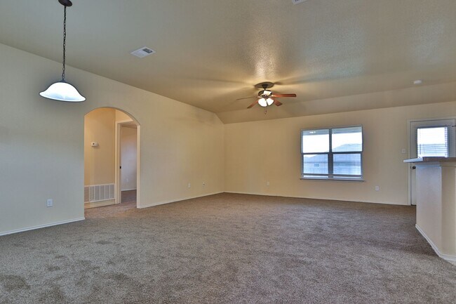 Photo - 4 bedroom beauty in Goodnight Ranch!