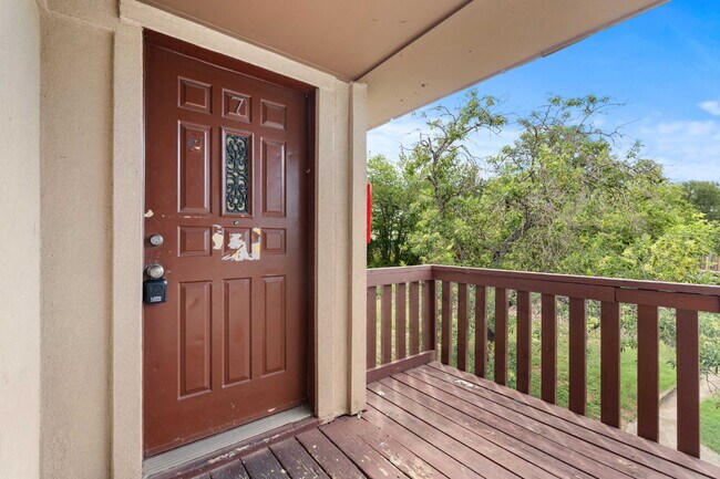 Photo - "Spacious 2-Bed, 2-Bath Oasis in the Heart... Unidad APT 7
