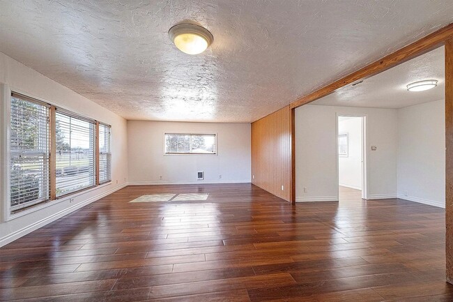 Photo - 757 S 8th Ave