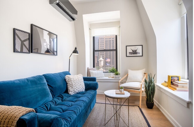 Photo - 810 N Clark St