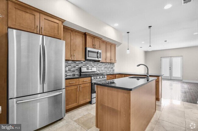 Building Photo - 2050 Frankford Ave Unit B Rental