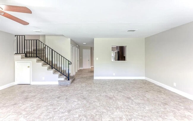 Photo - 663 Dover St