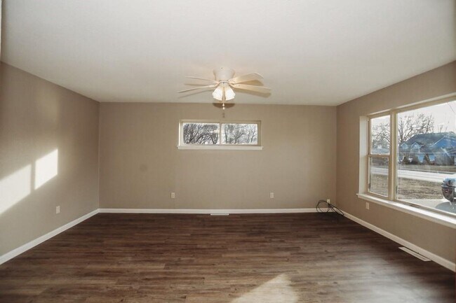 Photo - 494 N Main St