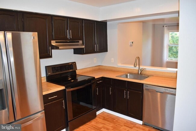 Building Photo - 12 Swiss Ct Rental
