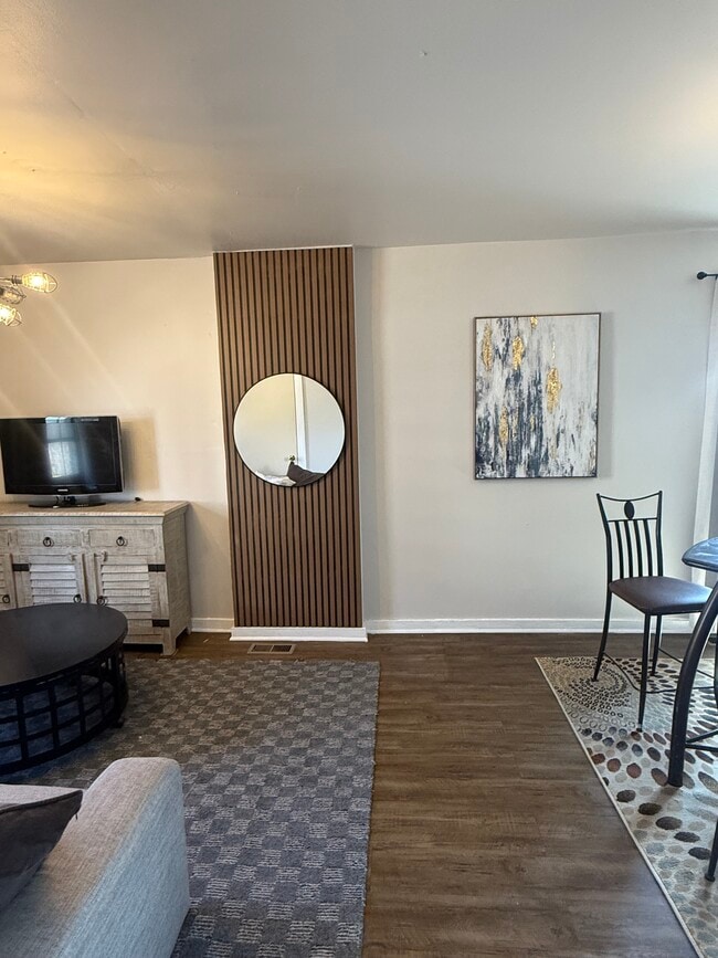 Building Photo - 1065 Colorado Blvd