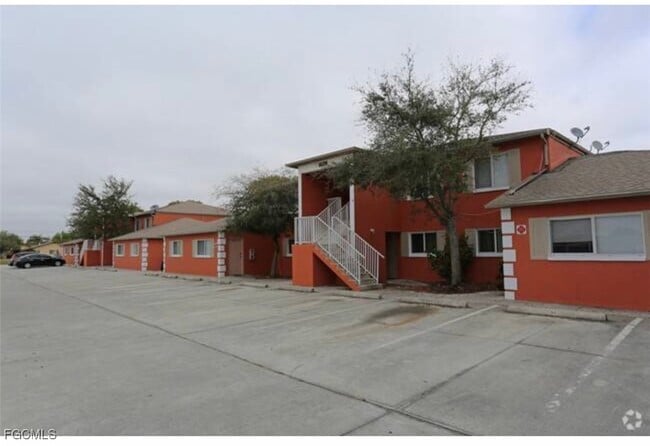 Building Photo - 4023 Skyline Blvd Unit 1-6