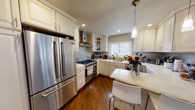 Photo - 329 W 4th St Unit 1