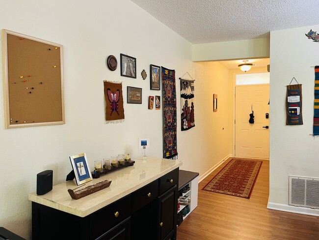Photo - 497 Sherman Way Unidad Furnished 2BR Condo Near Emory