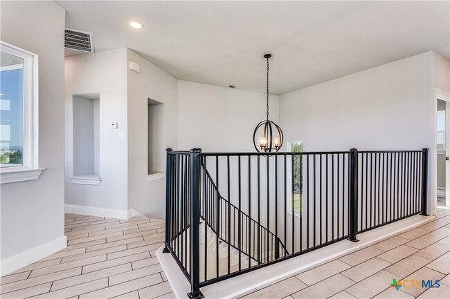 Photo - 2916 Hi Mesa