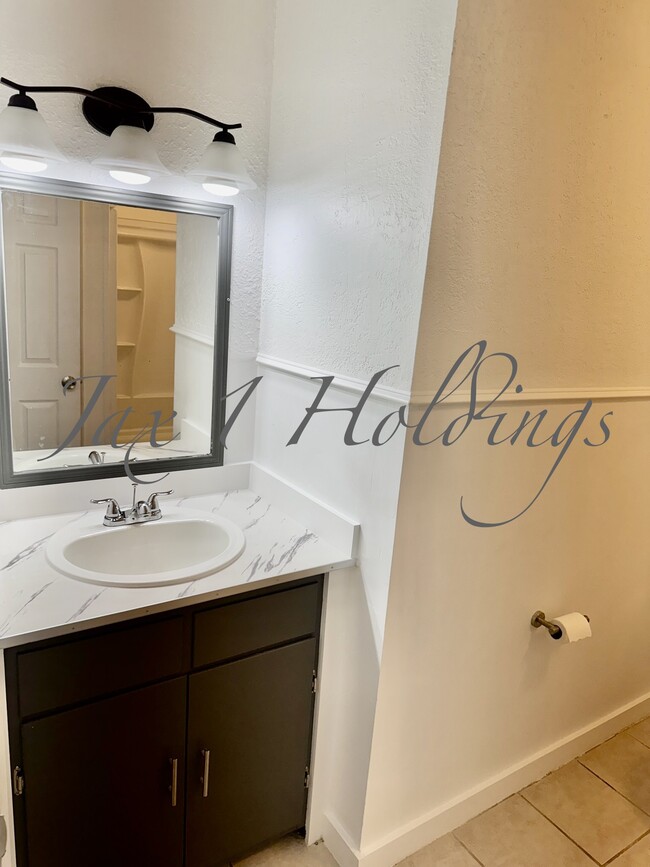 Bathroom - 5674 Akra Ave Unidad 5674