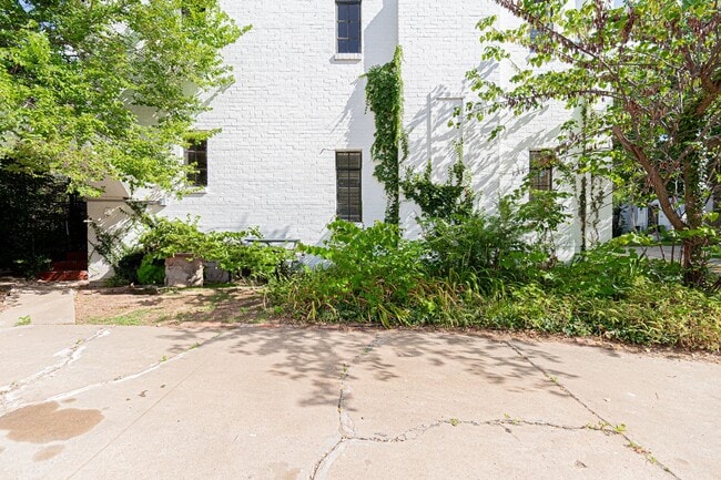 Photo - 1824 Carey Pl