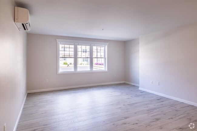 2BR, 2BA - 1250SF - Living Room