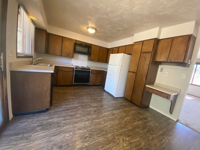 Photo - 2531-2533 E 27th Ave