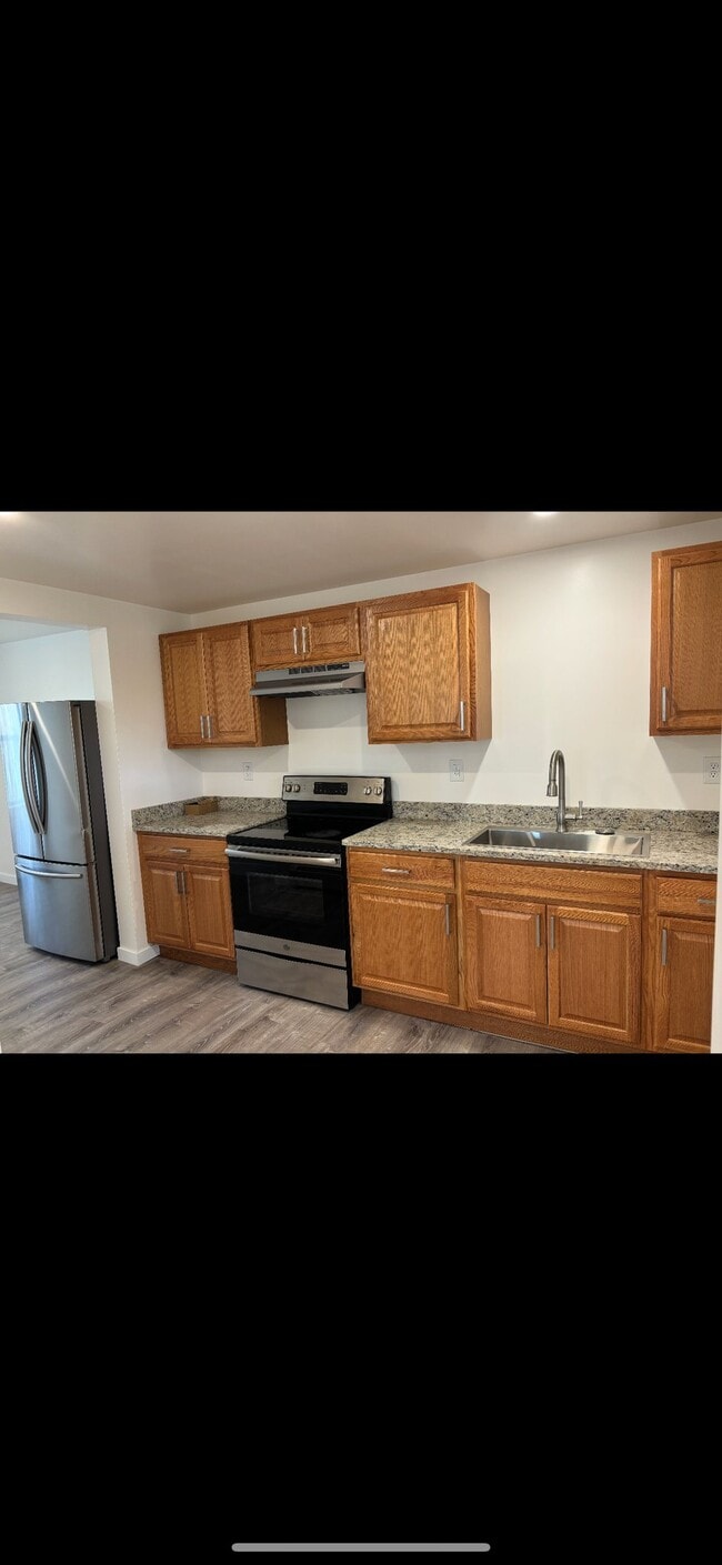 Building Photo - 546 Canaan St
