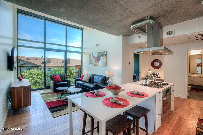 Photo - 100 W Portland St Unidad 506