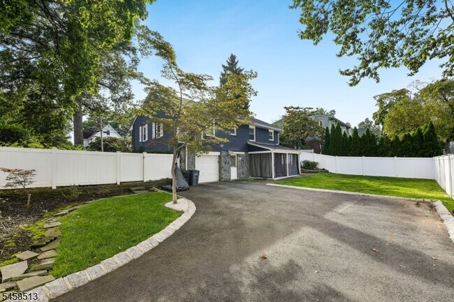 383 Closter Dock Rd