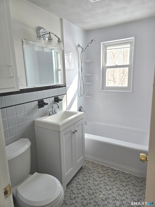 Photo - 86 Clinton St