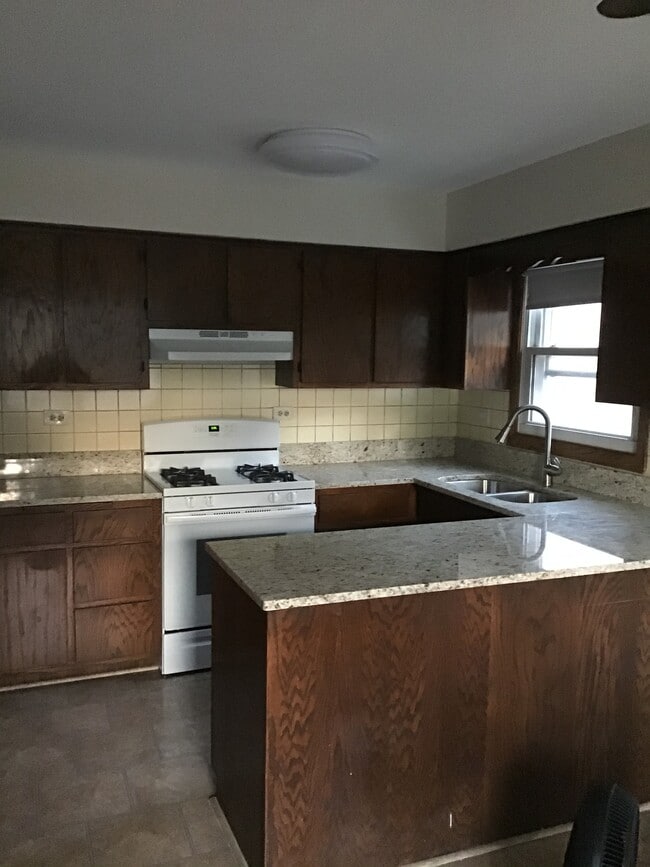 Kit - 314 N Cedar Ave Unit A