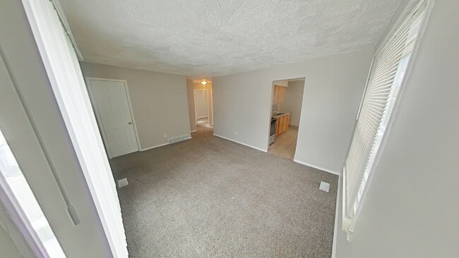 Photo - 22819 Nagel St Apartamento