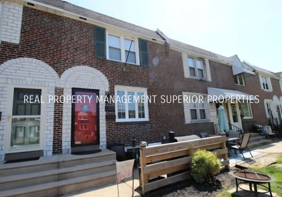 Photo - 928 Maple Ave