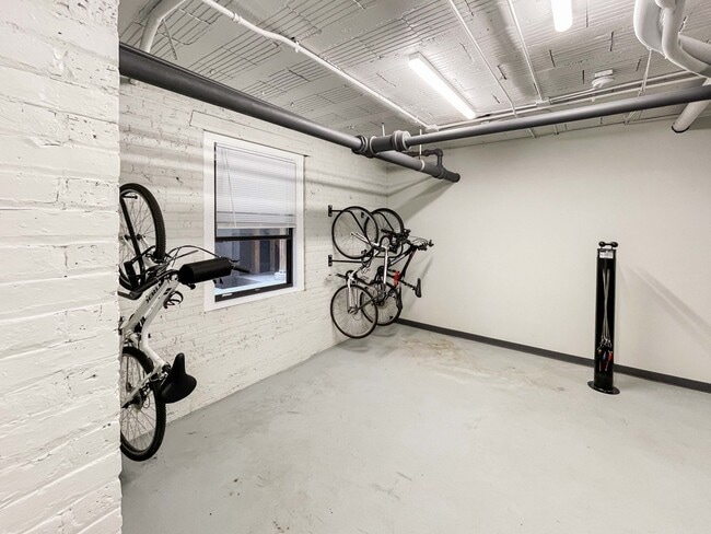 Photo - 512-20 W. Cornelia