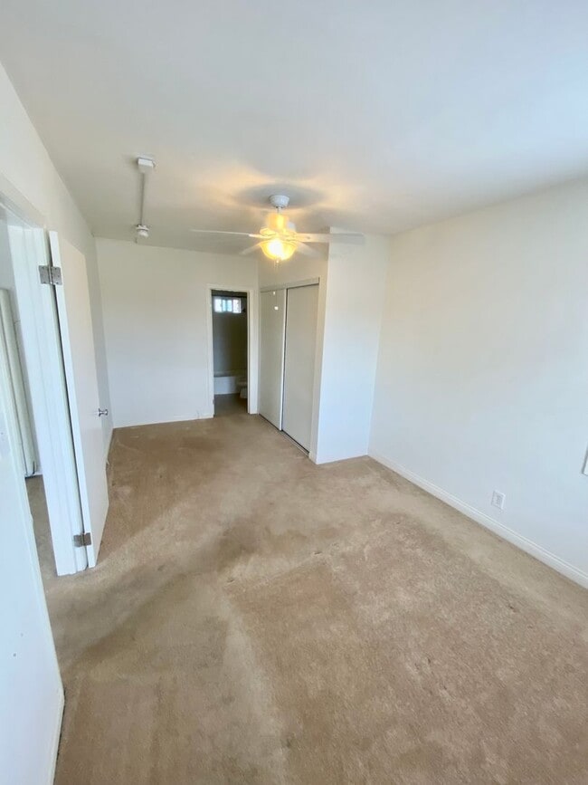 Photo - 4671 Westlawn Ave Unidad 4675