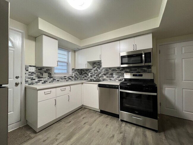Now showing - 3BR 1.5 bath house in Souths... - Now showing - 3BR 1.5 bath house in Souths...