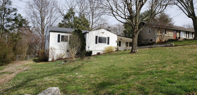 Photo - 3/1 bath - Town acres school district!- Showings to start 6/10