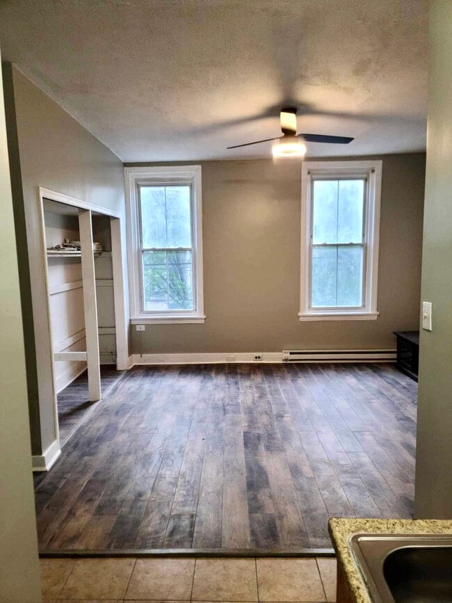 Studio - 1617 N 18th St