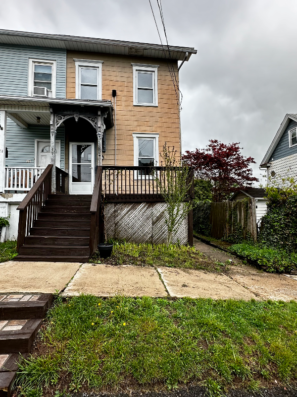 Photo - 27 E 6th St House